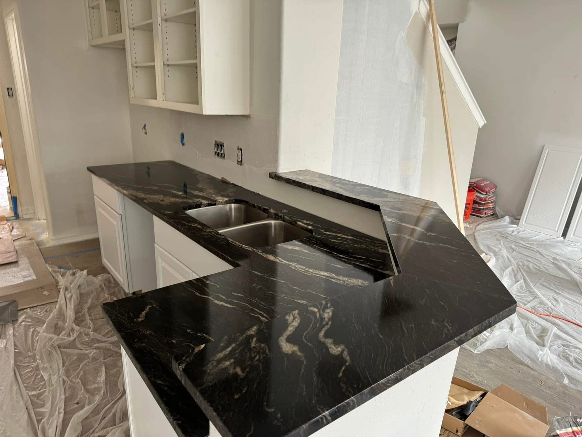 Kitchen with dark quartz countertop — 4
